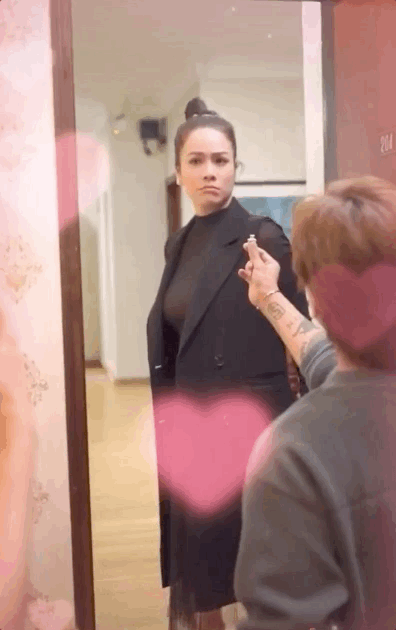 Lộ clip Nhật Kim Anh vỡ oà vì được TiTi cầu hôn bằng nhẫn kim cương khủng, nhưng sự thật lại khiến dân tình ngã ngửa - Ảnh 2. Lộ clip Nhật Kim Anh vỡ oà vì được TiTi cầu hôn bằng nhẫn kim cương khủng, nhưng sự thật lại khiến dân tình ngã ngửa - Ảnh 2.