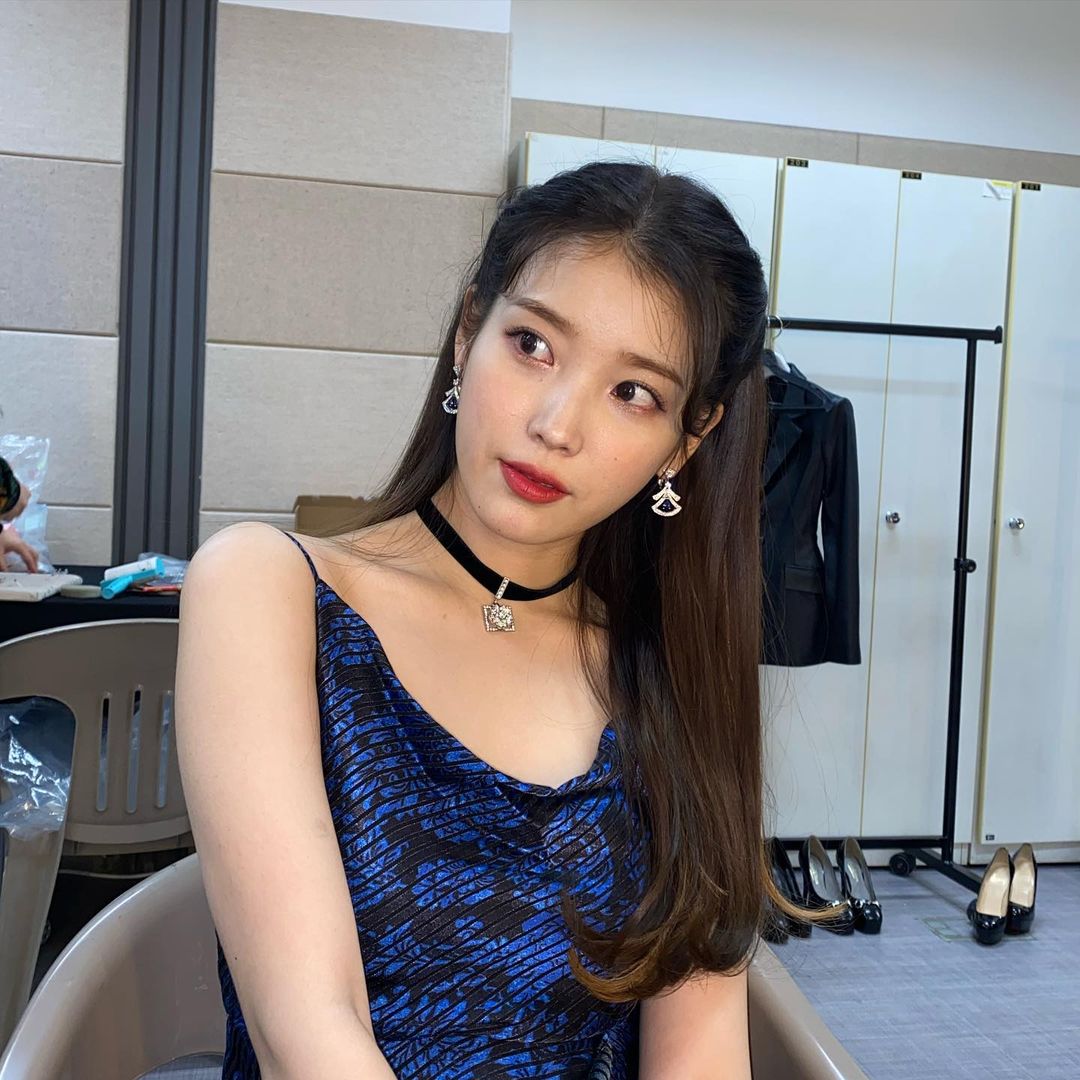 IU c&oacute; 5 kiểu t&oacute;c đẹp khiến mặt thon gọn tức th&igrave;, Th&aacute;nh tạo kiểu t&oacute;c l&agrave; đ&acirc;y chăng? - Ảnh 6.