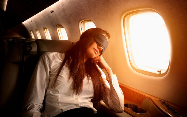 Tiếp viên hàng không lâu năm cảnh báo thói quen của nhiều người khi đi máy bay sau tưởng rất bình thường nhưng lại vô vàn tác hại