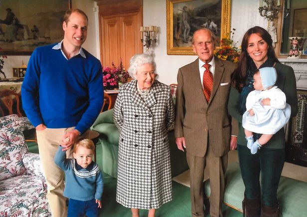 Các thành viên hoàng gia chia sẻ loạt ảnh chưa từng thấy của Hoàng tế Philip, đặc biệt nhất là tấm hình do vợ chồng Công nương Kate đăng - Ảnh 2.