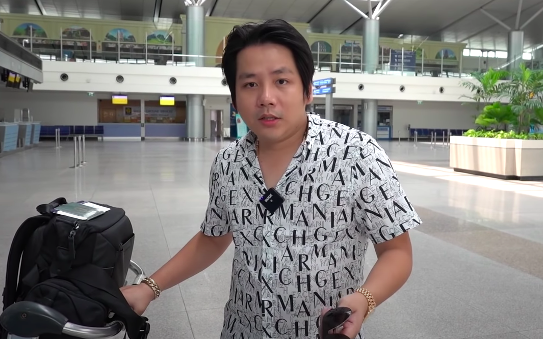 Khoa Pug chính thức bay khỏi Việt Nam, rơm rớm nước mắt gửi lời tri ân tới 1 người đặc biệt