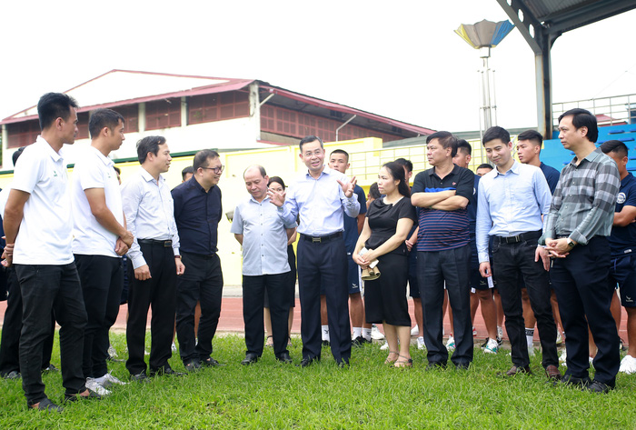 Ho&agrave; B&igrave;nh FC n&acirc;ng cấp s&acirc;n h&agrave;ng tỷ đồng để tham dự giải hạng Nh&igrave; 2021 - Ảnh 1.