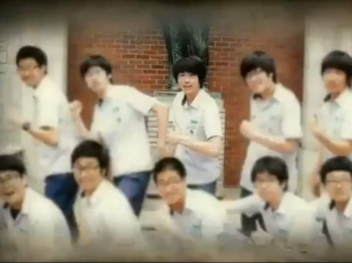 Nh&igrave;n lại loạt ảnh thời c&ograve;n đi học của BTS: Ai rồi cũng dậy th&igrave; th&agrave;nh c&ocirc;ng, ri&ecirc;ng V v&agrave; Jungkook đ&uacute;ng l&agrave; si&ecirc;u visual ngay từ b&eacute; - Ảnh 5.