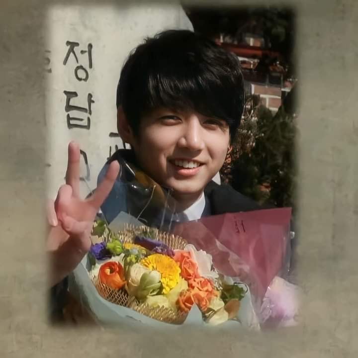 Nh&igrave;n lại loạt ảnh thời c&ograve;n đi học của BTS: Ai rồi cũng dậy th&igrave; th&agrave;nh c&ocirc;ng, ri&ecirc;ng V v&agrave; Jungkook đ&uacute;ng l&agrave; si&ecirc;u visual ngay từ b&eacute; - Ảnh 33.