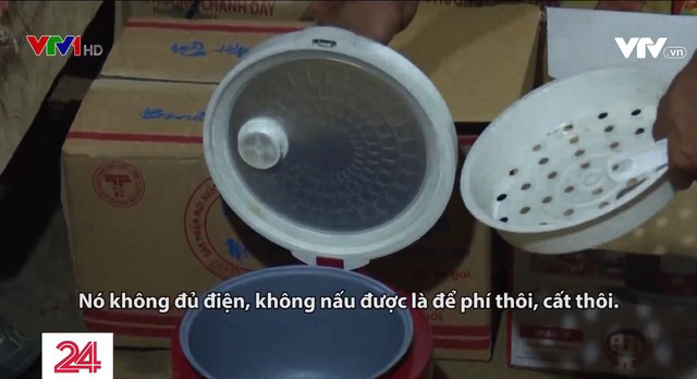 Không điện, người dân sạc điện thoại bằng tuabin nước, tivi lúc được lúc không - Ảnh 4.