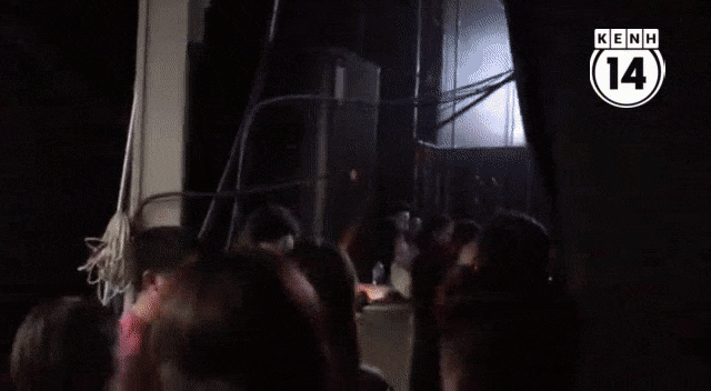 Mỹ Tâm tay bắt mặt mừng Hòa Minzy trong hậu trường, còn hí hửng để lộ chuyện hát sai lời - Ảnh 2. Mỹ Tâm tay bắt mặt mừng Hòa Minzy trong hậu trường, còn hí hửng để lộ chuyện hát sai lời - Ảnh 2.