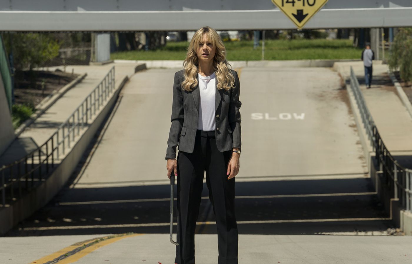 C&ocirc; G&aacute;i Trẻ Hứa Hẹn: T&aacute;o bạo, &aacute;m ảnh tận c&ugrave;ng về Văn h&oacute;a hiếp d&acirc;m v&agrave; những người đứng-ngo&agrave;i-lề - Ảnh 9.