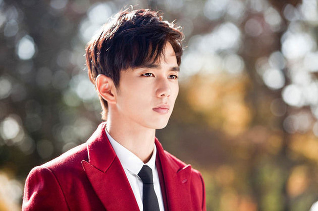 8 nam thần cưa sừng làm nghé ngọt nhất phim Hàn: Nhìn tuổi anh chú Hwang In Yeop với Kim Bum mà sốc xỉu! - Ảnh 16. 8 nam thần cưa sừng làm nghé ngọt nhất phim Hàn: Nhìn tuổi anh chú Hwang In Yeop với Kim Bum mà sốc xỉu! - Ảnh 16.