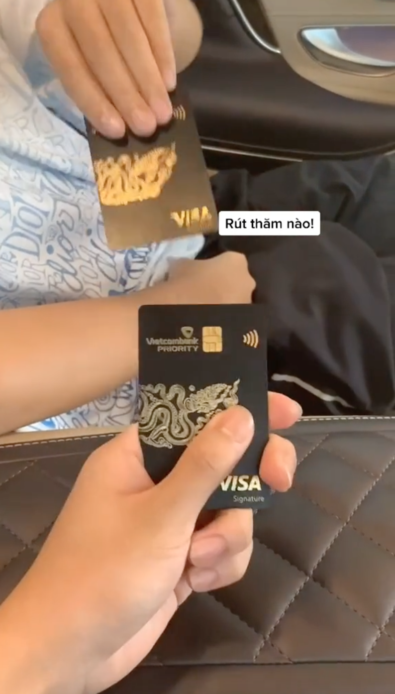 Gia Kỳ c&ograve;n c&oacute; em họ l&agrave; rich kid H&agrave; th&agrave;nh, rủ nhau r&uacute;t thăm bằng... thẻ đen tr&ecirc;n con Maybach 11 tỷ - Ảnh 3.