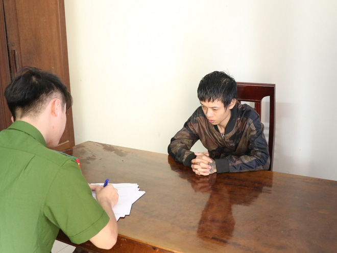 Hết trộm chim, c&acirc;y cảnh, 2 con nghiện rủ nhau đi cướp của b&agrave; gi&agrave; - Ảnh 2.