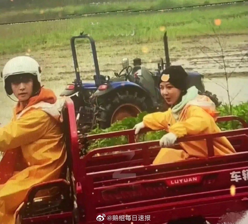 Rầm rộ nghi vấn Dương Tử b&iacute; mật hẹn h&ograve; với Lay (EXO) từ 1 tin đồn r&ugrave;ng m&igrave;nh, soi loạt khoảnh khắc mới thấy đ&aacute;ng nghi thật - Ảnh 4.