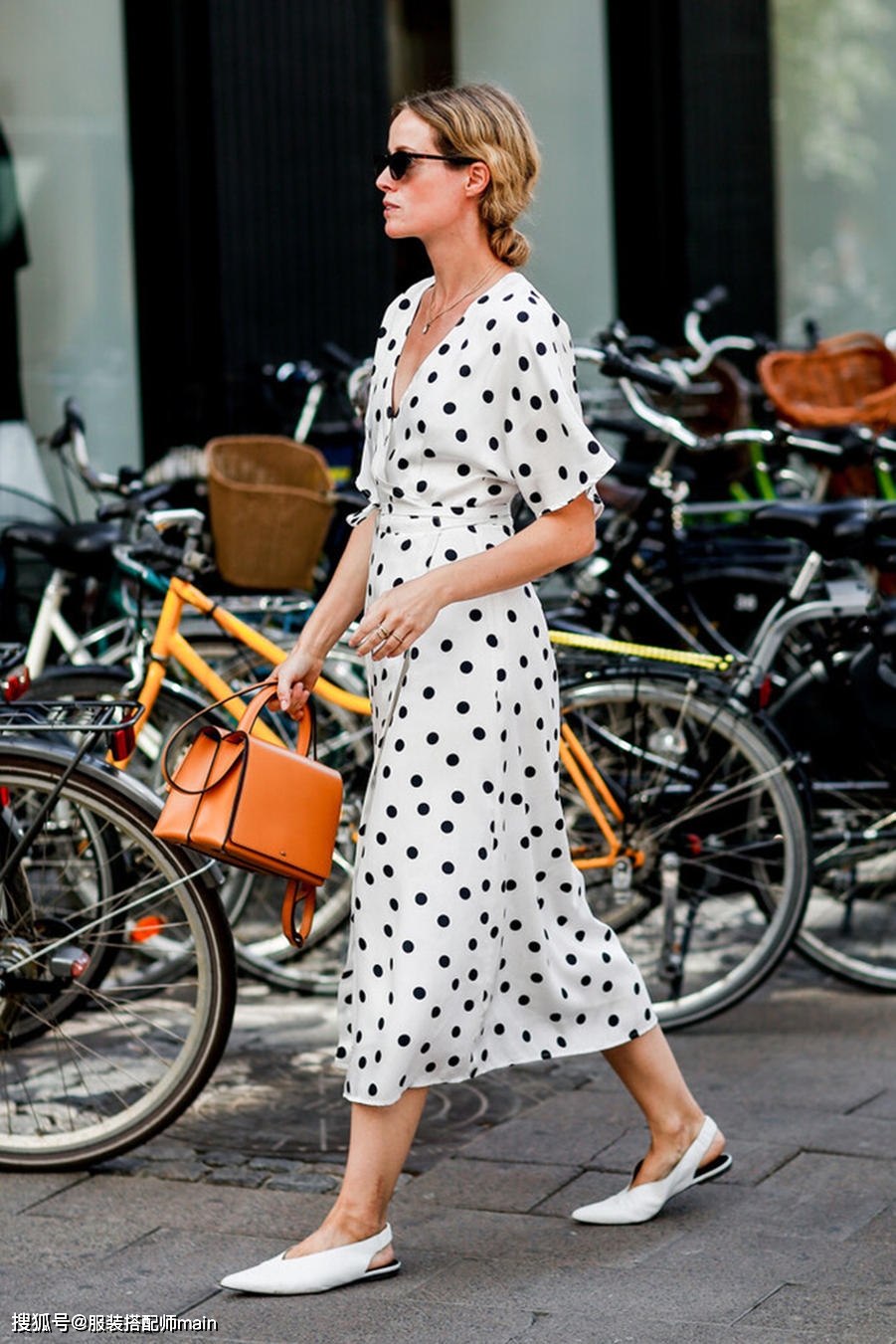 V&aacute;y quấn hack d&aacute;ng vi diệu lắm, nhưng nếu kh&ocirc;ng biết chi&ecirc;u mặc đẹp n&agrave;y từ g&aacute;i Ph&aacute;p th&igrave; chưa 100% duy&ecirc;n d&aacute;ng rồi! - Ảnh 7.