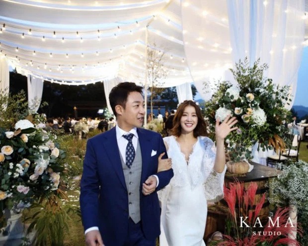 Mới s&aacute;ng ra mỹ nh&acirc;n Vườn Sao Băng Lee Si Young đ&atilde; l&ecirc;n top Naver, tất cả l&agrave; v&igrave; đ&ocirc;i d&eacute;p xấu lạ nhưng gi&aacute; tận 20 triệu? - Ảnh 8.