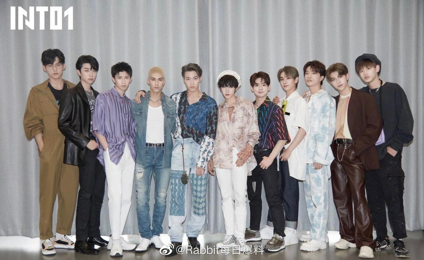 Debut chưa được 1 ng&agrave;y, fan Center S&aacute;ng Tạo Doanh 4 đ&atilde; v&ugrave;ng l&ecirc;n v&igrave; idol đứng lệch khỏi vị tr&iacute; trung t&acirc;m - Ảnh 2.