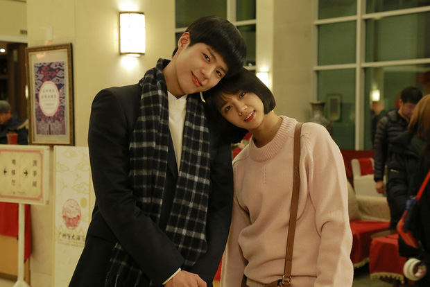 Đau đầu chọn couple có chemistry đỉnh nhất Kpop: Hyeri - Park Bo Gum có plot twist gây sốc, IU mê luôn tài tử kém 4 tuổi? - Ảnh 12.