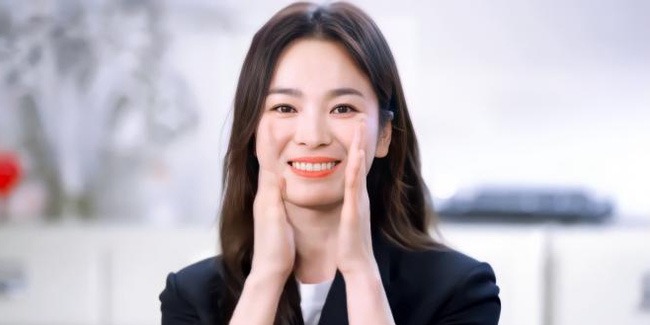 Nữ minh tinh 74 tuổi xứ Hàn vừa làm nên kỳ tích ở Oscar 2021, Song Hye Kyo liền có động thái đặc biệt gây bão cả MXH - Ảnh 2.