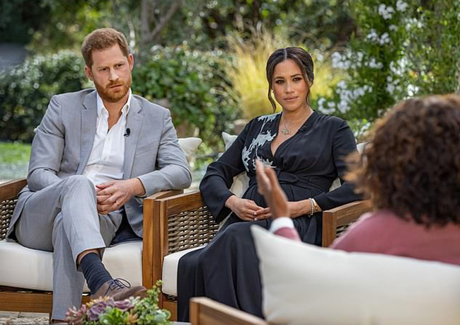 Meghan Markle tố Hoàng gia Anh phân biệt đối xử, thiên vị chị dâu Kate, Cung điện lần đầu lên tiếng phản hồi - Ảnh 2.