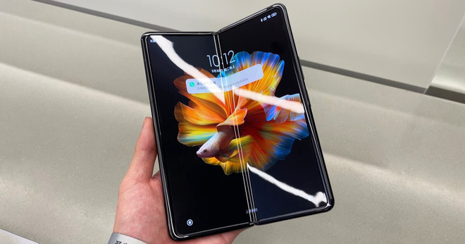 Xiaomi Mi MIX Fold sống sót sau 400.000 lần gập, có thể tồn tại trong vòng 10 năm - Ảnh 1.