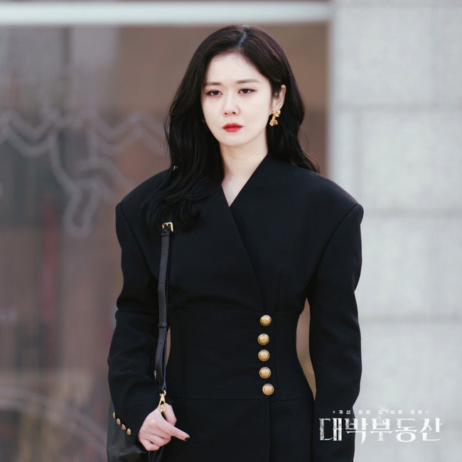 Jang Nara chạm đỉnh nhan sắc trong phim mới, mặt baby vậy mà vẫn cân được style sang chảnh ngầu đét - Ảnh 1.