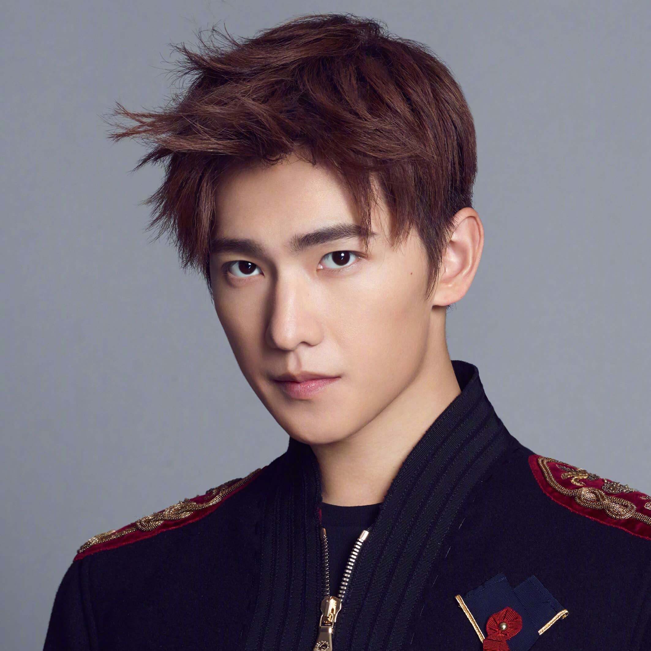 Rộ tin Dương Dương đ&oacute;ng l&iacute;nh cứu hỏa trong phim mới, d&acirc;n t&igrave;nh đ&atilde; vội ch&ecirc; anh k&eacute;m nam t&iacute;nh, rắn rỏi - Ảnh 1.