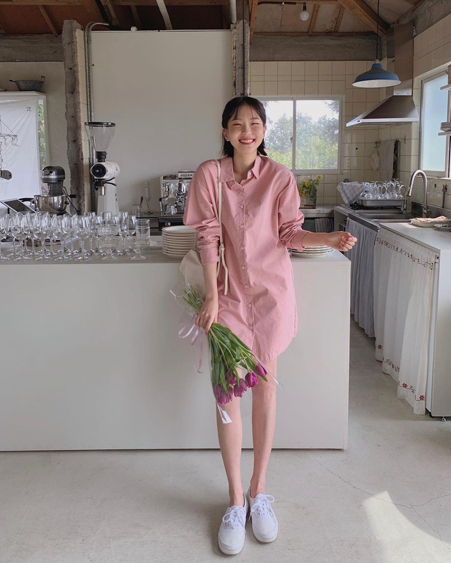 Đồ m&agrave;u hồng so&aacute;n ng&ocirc;i đồ t&iacute;m để th&agrave;nh hot trend, diện l&ecirc;n trẻ ra mấy tuổi m&agrave; vẫn sang - Ảnh 12.