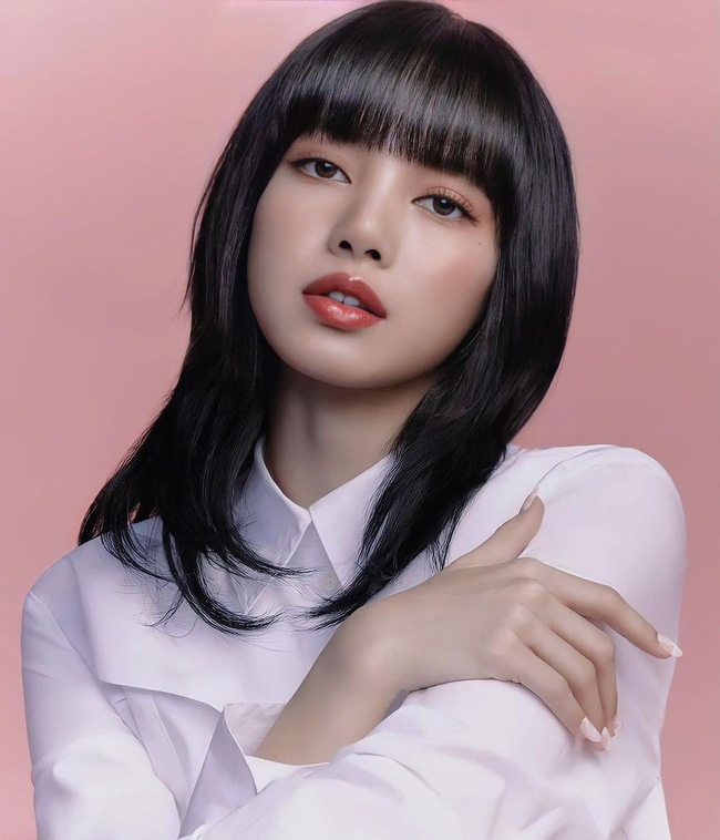 Lisa c&oacute; loạt &aacute;o sơmi/blouse xinh qu&aacute; mức quy định, đ&aacute;ng sắm theo để mặc đẹp nguy&ecirc;n m&ugrave;a H&egrave; - Ảnh 7.