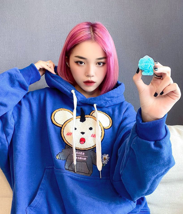 Răng với t&oacute;c l&agrave; g&oacute;c con người: Thấy g&igrave; từ BST m&agrave;u t&oacute;c của c&aacute;c nữ streamer? - Ảnh 1.