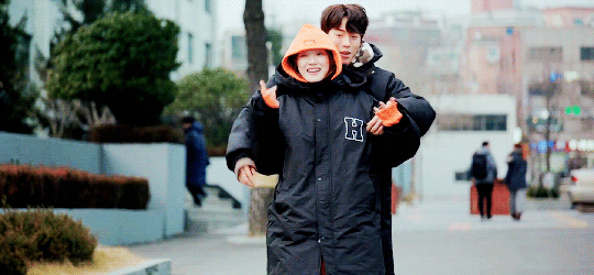 6 cái ôm ngọt tan chảy trên phim Hàn: Son Ye Jin - Hyun Bin vẫn luôn là chân ái! - Ảnh 12.