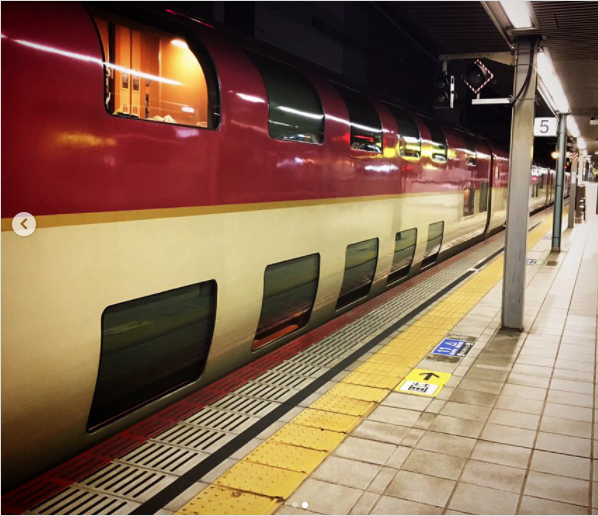 Có gì trong chuyến tàu xuyên đêm duy nhất còn sót lại ở Nhật Bản khiến khách du lịch phải thốt lên: Không đi thì phí? - Ảnh 4.