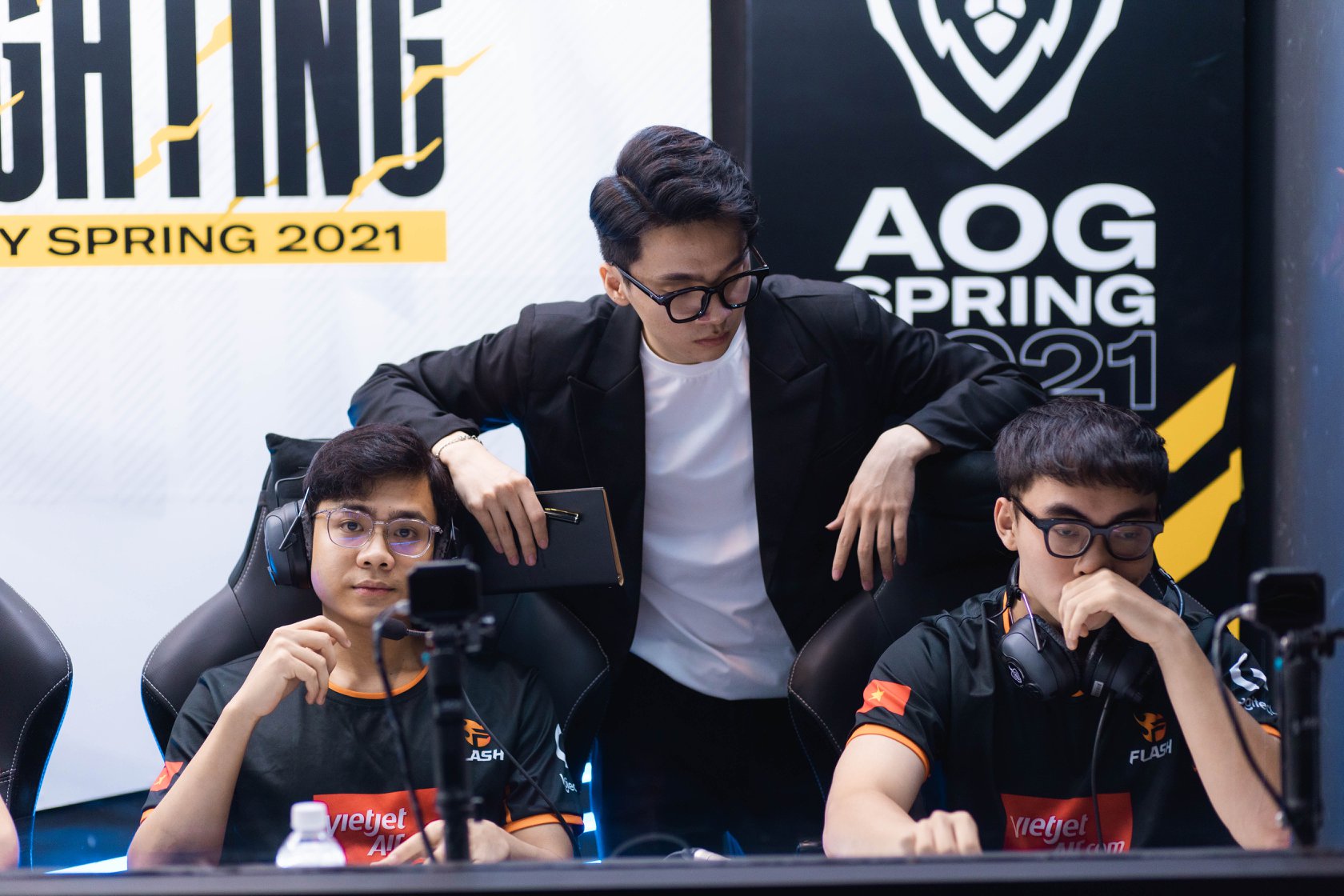 Đạt K&ograve;ii thần th&aacute;i ng&uacute;t trời trong ng&agrave;y đầu ti&ecirc;n l&agrave;m HLV Team Flash, bảnh bao chẳng k&eacute;m Harvin ng&agrave;y xưa! - Ảnh 2.