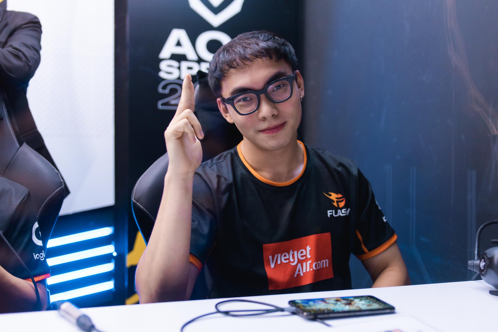 Đạt K&ograve;ii thần th&aacute;i ng&uacute;t trời trong ng&agrave;y đầu ti&ecirc;n l&agrave;m HLV Team Flash, bảnh bao chẳng k&eacute;m Harvin ng&agrave;y xưa! - Ảnh 10.