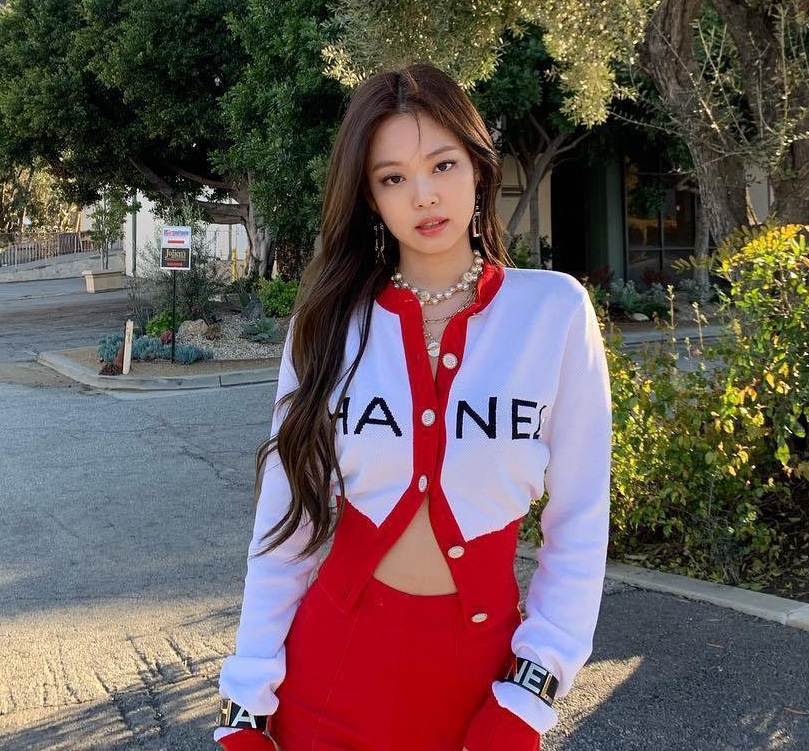 Đếm số nhãn hàng trên... body Jennie: Cổ có Chanel, mắt có Gentle Monster, nữ thần quảng cáo là đây chứ đâu! - Ảnh 2. Đếm số nhãn hàng trên... body Jennie: Cổ có Chanel, mắt có Gentle Monster, nữ thần quảng cáo là đây chứ đâu! - Ảnh 2.