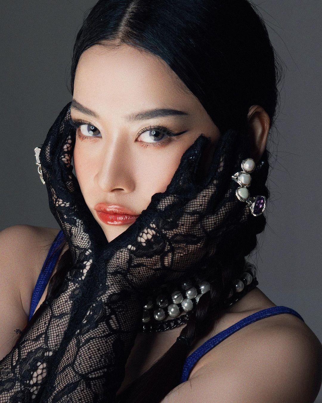 Tung bộ ảnh nóng bỏng mắt, Chi Pu vẫn bị bóc trần khuyết điểm ở vòng 1 khiến visual mất đi mấy điểm - Ảnh 5. Tung bộ ảnh nóng bỏng mắt, Chi Pu vẫn bị bóc trần khuyết điểm ở vòng 1 khiến visual mất đi mấy điểm - Ảnh 5.