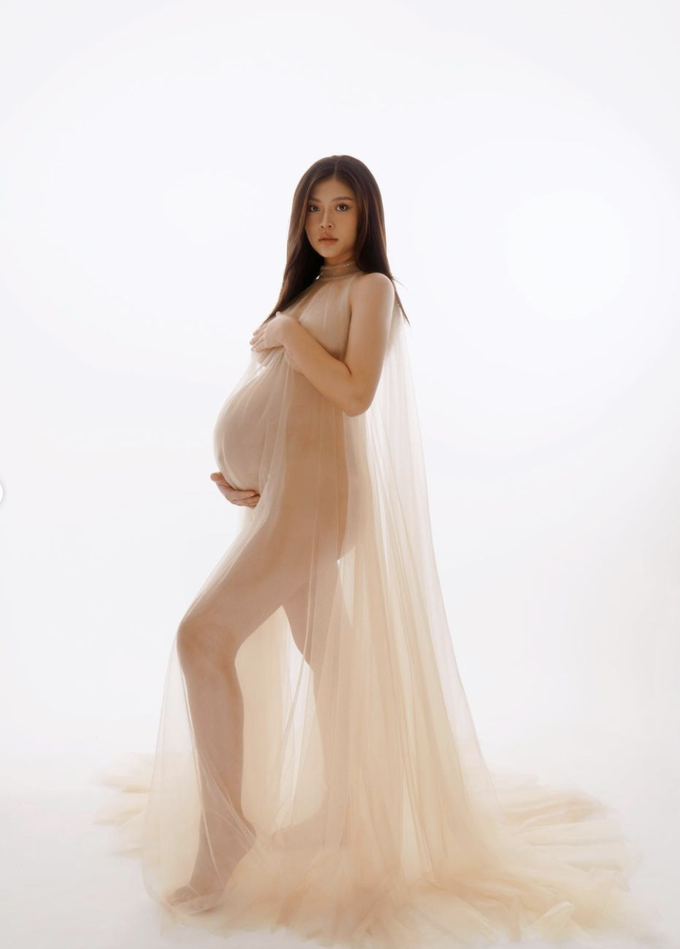 Chúng Huyền Thanh chơi lớn tung ảnh nude 100% khoe bụng bầu cuối thai kỳ, tăng 20kg mà body vẫn quá quyến rũ - Ảnh 4. Chúng Huyền Thanh chơi lớn tung ảnh nude 100% khoe bụng bầu cuối thai kỳ, tăng 20kg mà body vẫn quá quyến rũ - Ảnh 4.