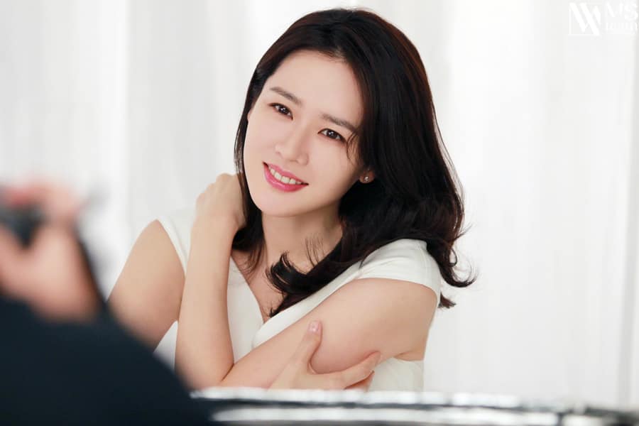 Son Ye Jin đẳng cấp như nữ thần mùa Xuân, ảnh hậu trường còn xuất sắc hơn cả ảnh tạp chí - Ảnh 14. Son Ye Jin đẳng cấp như nữ thần mùa Xuân, ảnh hậu trường còn xuất sắc hơn cả ảnh tạp chí - Ảnh 14.