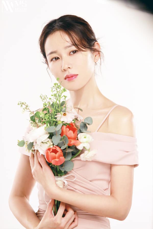 Son Ye Jin đẳng cấp như nữ thần mùa xuân, ảnh hậu trường còn xuất sắc hơn cả ảnh tạp chí - Ảnh 8.