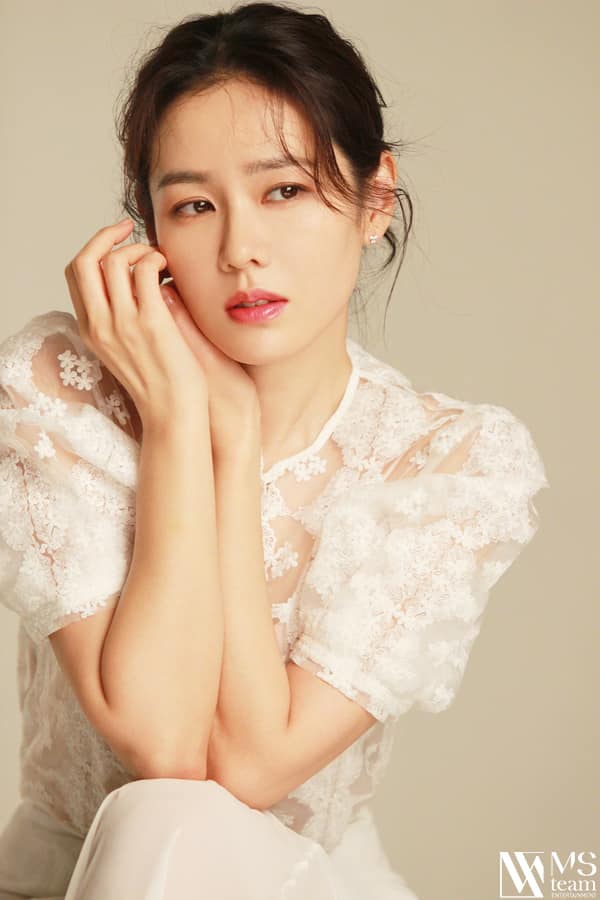Son Ye Jin đẳng cấp như nữ thần mùa xuân, ảnh hậu trường còn xuất sắc hơn cả ảnh tạp chí - Ảnh 9.