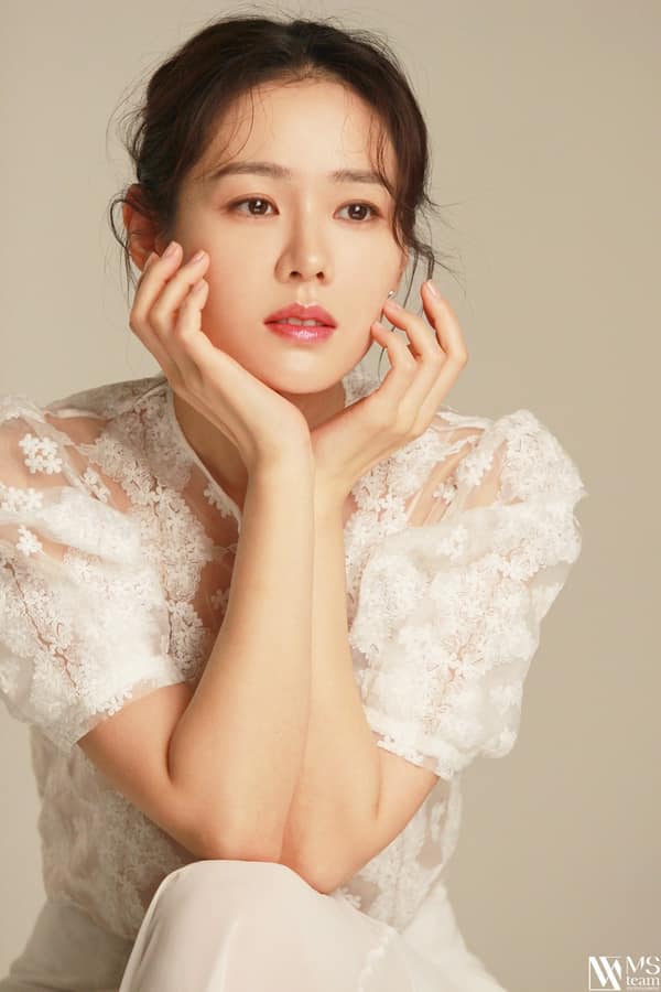 Son Ye Jin đẳng cấp như nữ thần mùa xuân, ảnh hậu trường còn xuất sắc hơn cả ảnh tạp chí - Ảnh 10.