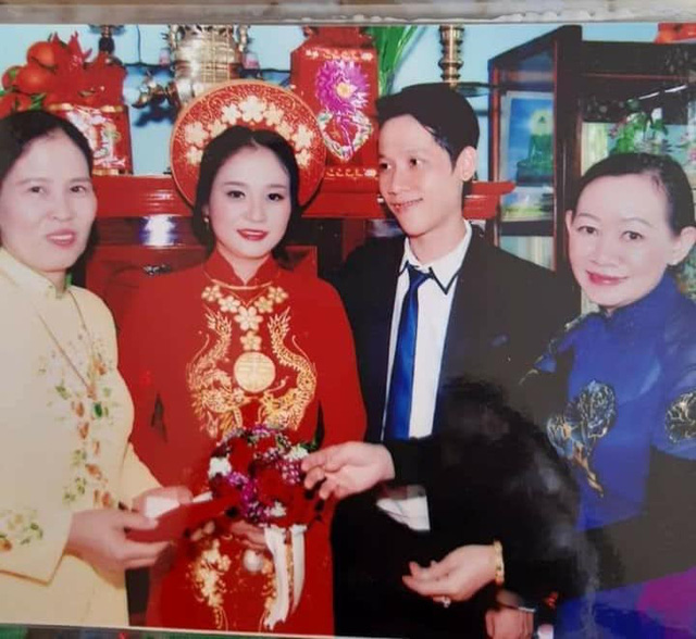Loạt ảnh cưới của Thầy giáo Ba bất ngờ được lan truyền, cộng đồng ngỡ ngàng với nhan sắc thời con gái của cô Panda - Ảnh 4.