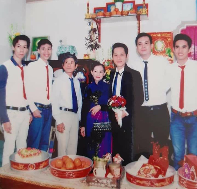 Loạt ảnh cưới của Thầy giáo Ba bất ngờ được lan truyền, cộng đồng ngỡ ngàng với nhan sắc thời con gái của cô Panda - Ảnh 7.