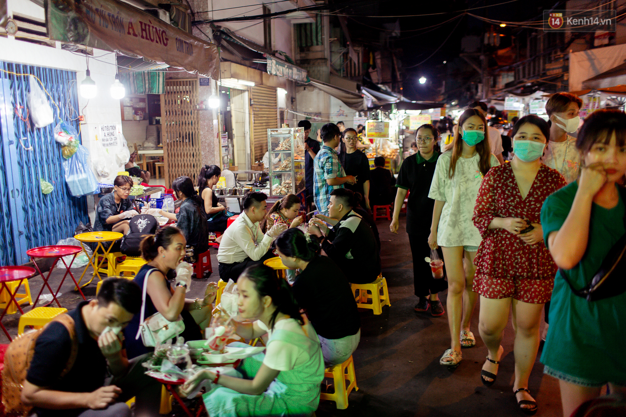 Khu chợ ẩm thực đã vào là không có đường ra ở Sài Gòn: Phần vì đồ ăn ngon, phần vì… đông muốn ná thở! - Ảnh 4.