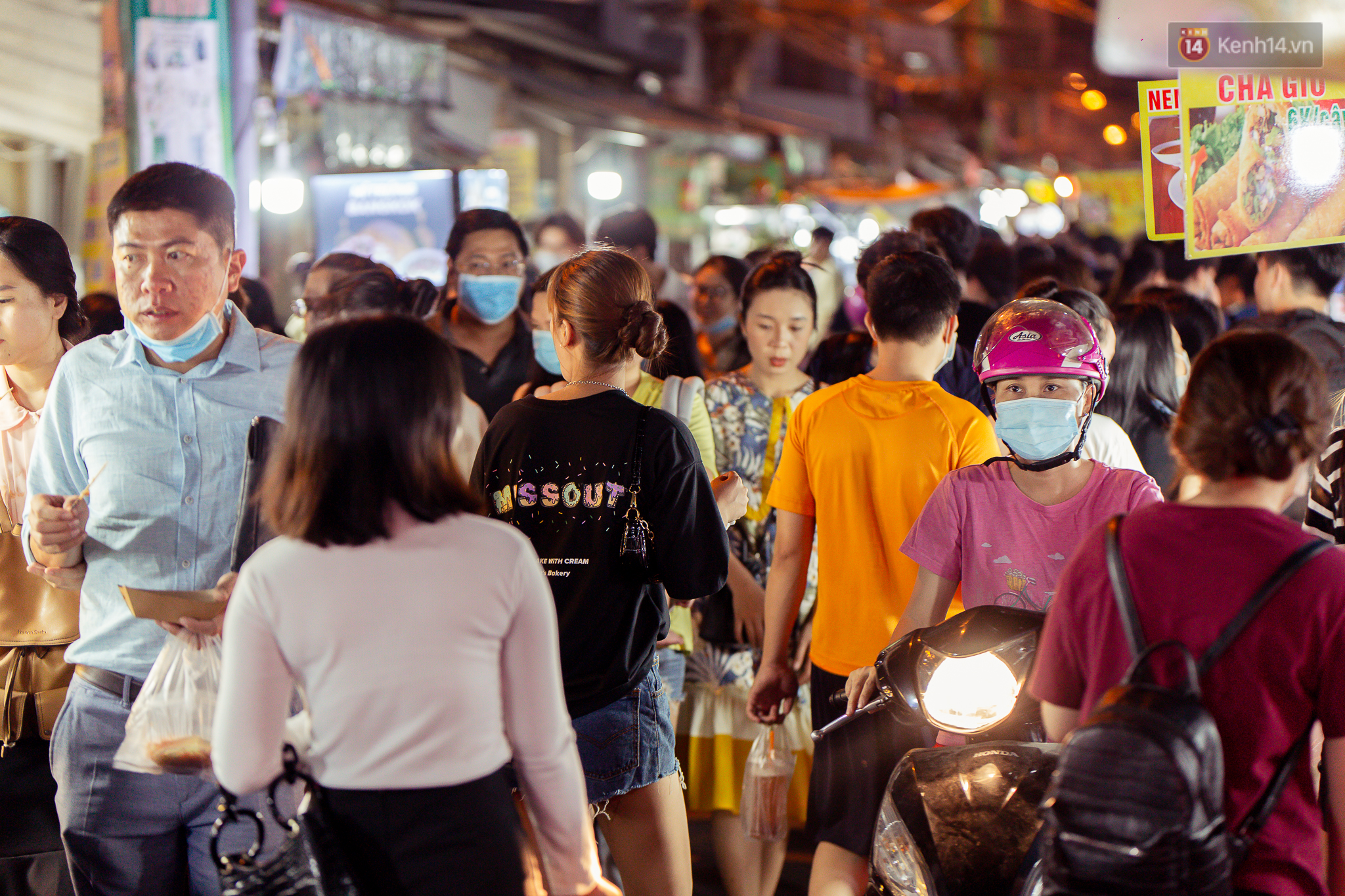 Khu chợ ẩm thực đã vào là không có đường ra ở Sài Gòn: Phần vì đồ ăn ngon, phần vì… đông muốn ná thở! - Ảnh 5.