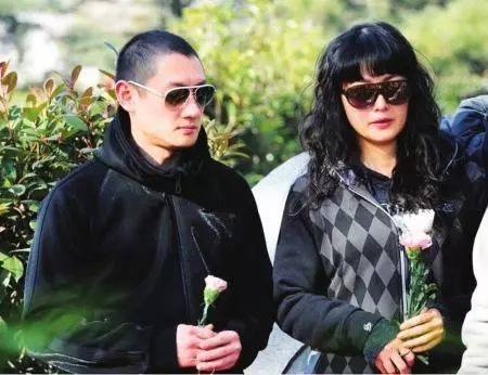 Mối t&igrave;nh đầu của Huỳnh Hiểu Minh: Khiến thiếu gia Bắc Kinh m&ecirc; mệt, di nguyện đau đớn được mặc v&aacute;y cưới trong tang lễ ch&iacute;nh m&igrave;nh - Ảnh 7.