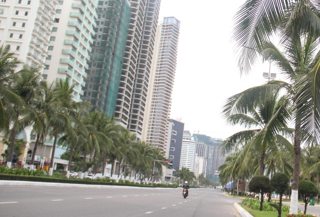 Lo ngại dịch bệnh, 20% kh&aacute;ch hủy ph&ograve;ng, tour Đ&agrave; Nẵng dịp lễ - Ảnh 1.