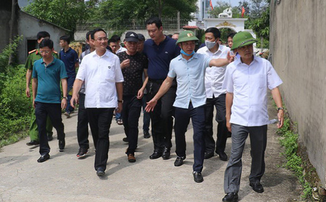 C&ocirc;ng an l&yacute; giải việc kh&ocirc;ng c&ograve;ng tay nghi phạm bắn chết 2 người trước cổng nh&agrave; - Ảnh 2.