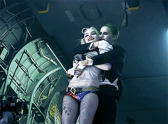 DC, Marvel đã giấu nhẹm yếu tố LGBT của các nhân vật lừng lẫy: Harley Quinn cuồng gái đẹp, “thánh lầy” Deadpool mê cả nam lẫn nữ! - Ảnh 2.