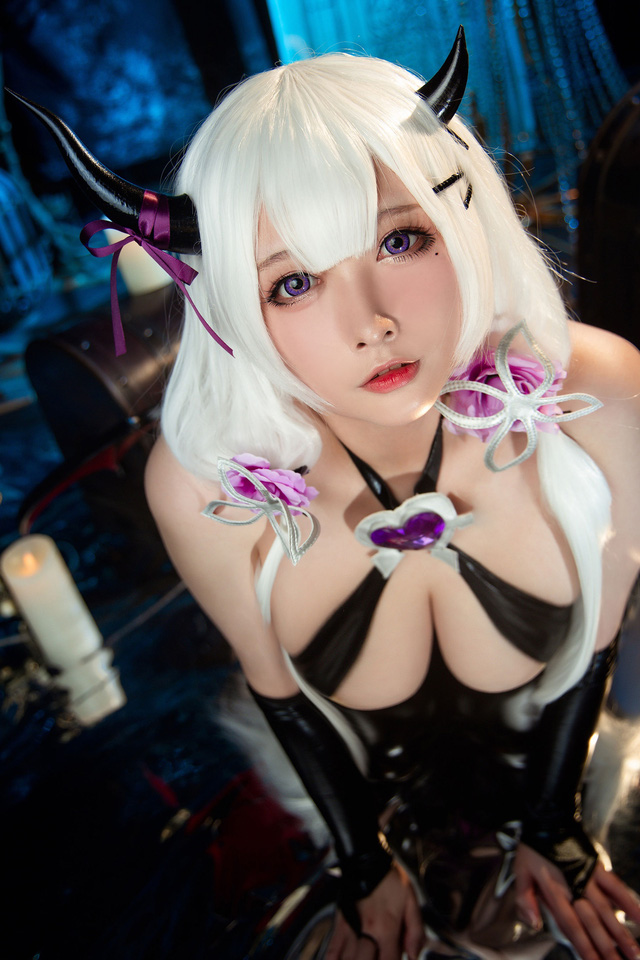 Kiều nữ HMS Illustrious trong game Azur Lane lại khiến fan bỏng mắt với loạt ảnh cosplay bức thở người nhìn - Ảnh 4.