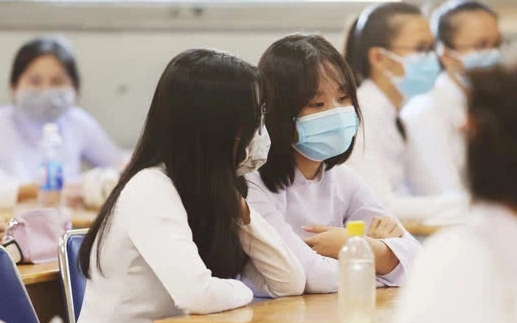 Trường học đưa ra thông báo khẩn, cho toàn trường nghỉ học khi 1 giáo viên và 1 học sinh mắc Covid-19