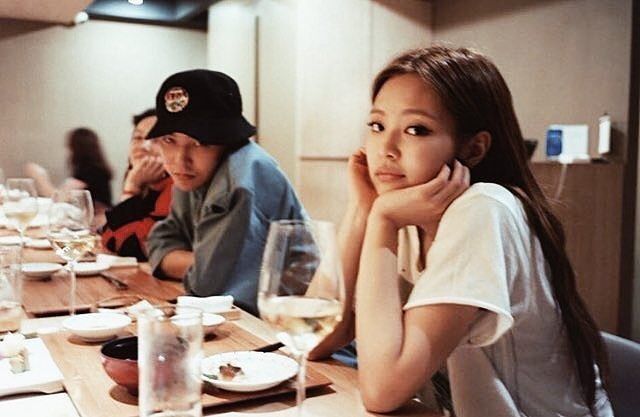 Jennie (BLACKPINK) lần đầu cho người mẹ giám đốc quyền lực lên sóng, combo nhan sắc và style sang chảnh của 2 mẹ con gây sốt - Ảnh 12.