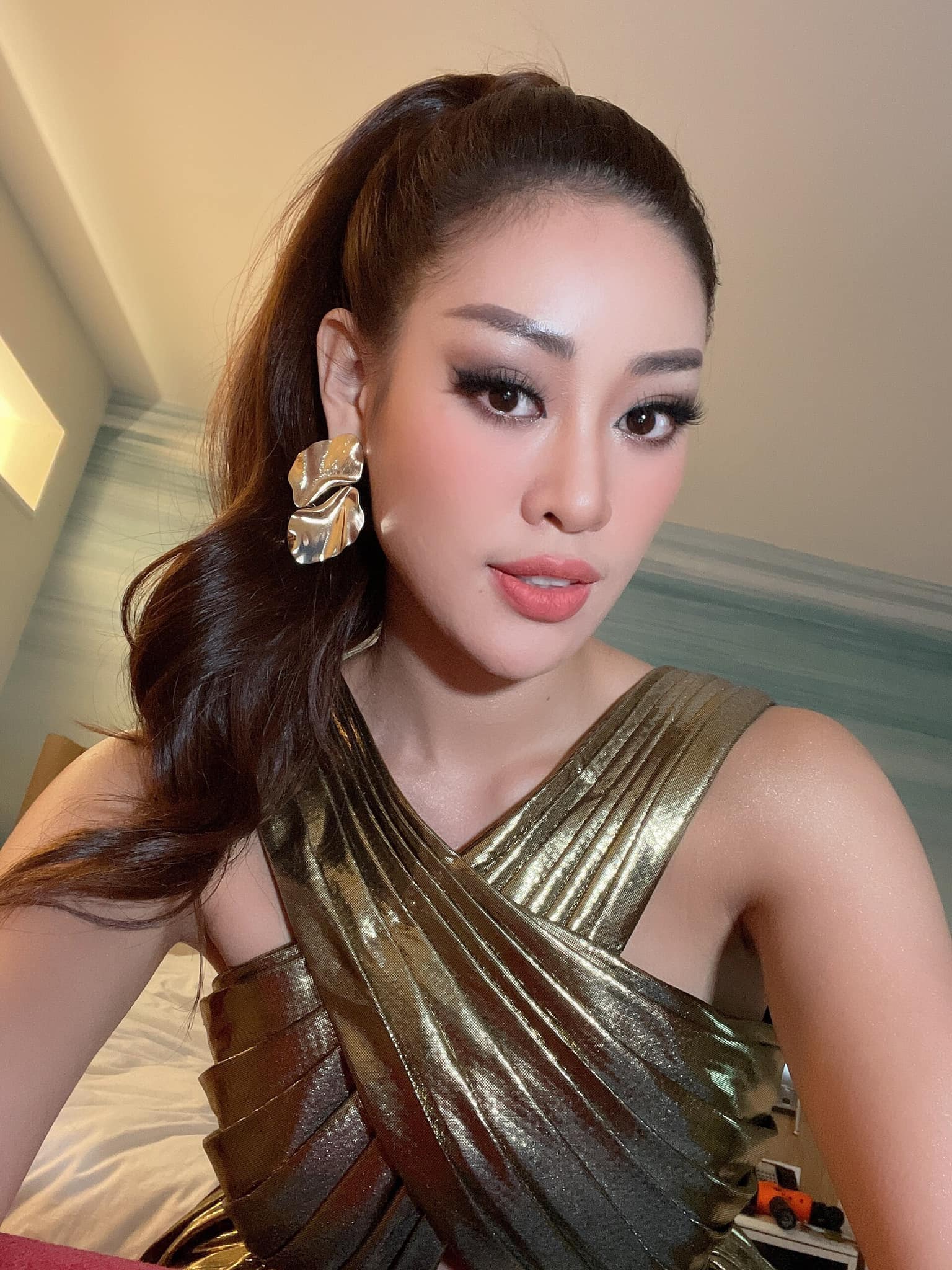 Độ hot của Khánh Vân tăng vọt chỉ sau 4 ngày chinh chiến tại Miss Universe, chính thức cán mốc 1 triệu follower Facebook - Ảnh 6. Độ hot của Khánh Vân tăng vọt chỉ sau 4 ngày chinh chiến tại Miss Universe, chính thức cán mốc 1 triệu follower Facebook - Ảnh 6.